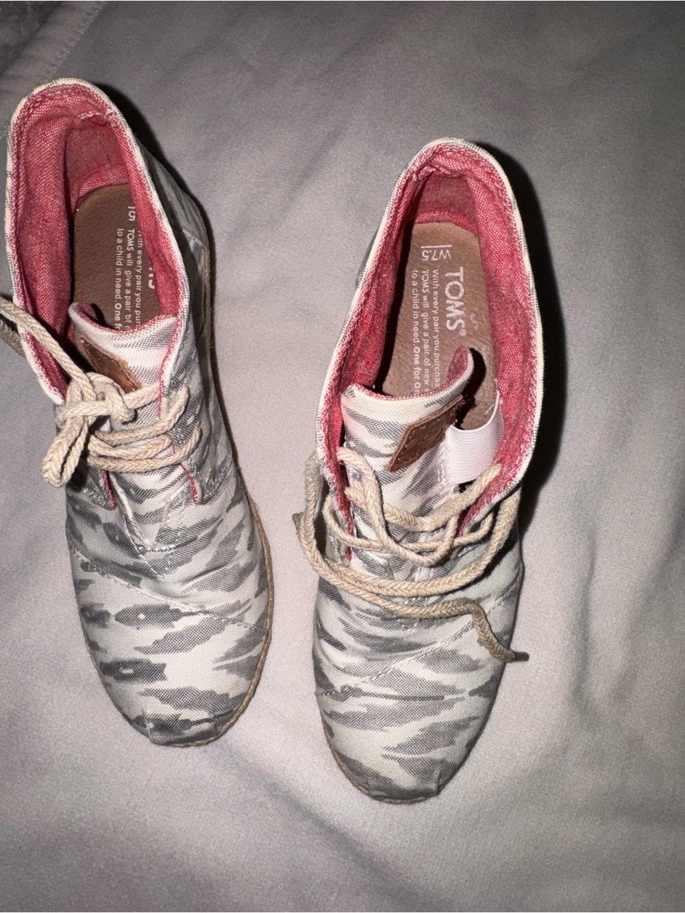 TOMS Women's Gray Camo Canvas Lace-Up Wedge Shoes